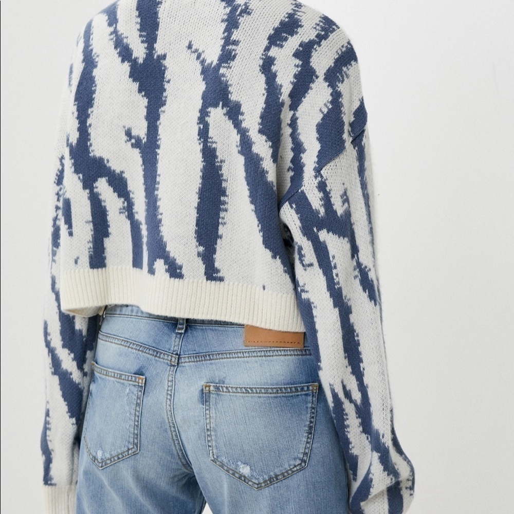 Topshop Cropped Blue Pattern Sweater! Blue pattern Size Women’s  Small NWOT - Picture 2 of 4